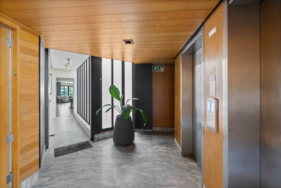 2 Bedroom Property for Sale in Sea Point Western Cape
